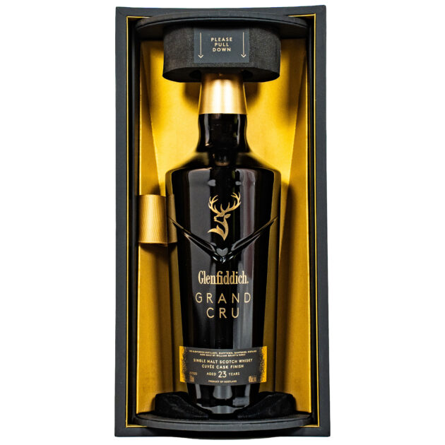 Glenfiddich 23 Year Old Single Malt Scotch Whisky 750ml offers rich dried fruit, honeyed oak, and warm spice from decades of maturation — a refined and complex single malt perfect for contemplative sipping and milestone celebrations 🥃🏴✨