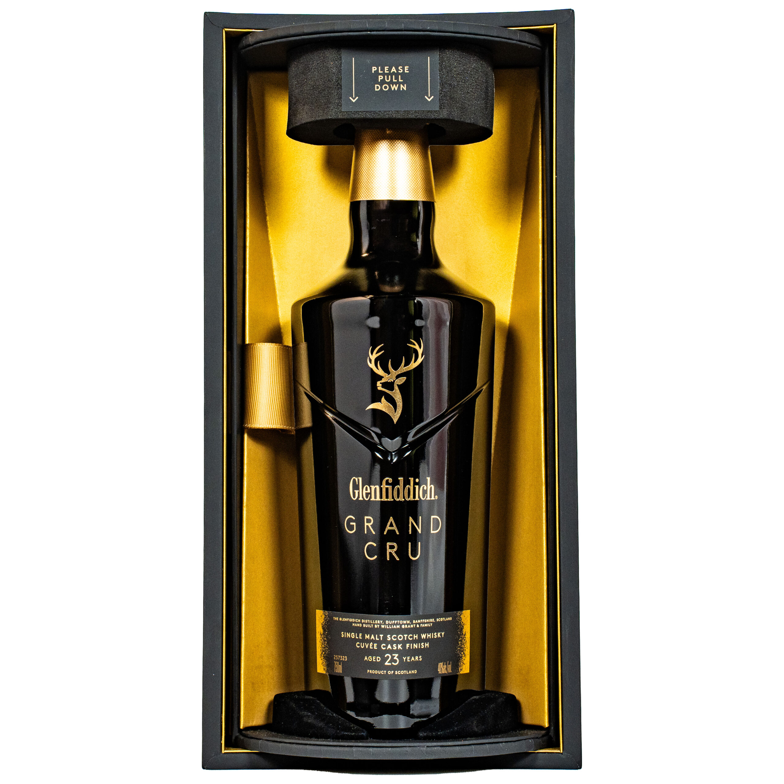 Glenfiddich 23 Year Old Single Malt Scotch Whisky 750ml offers rich dried fruit, honeyed oak, and warm spice from decades of maturation — a refined and complex single malt perfect for contemplative sipping and milestone celebrations 🥃🏴✨