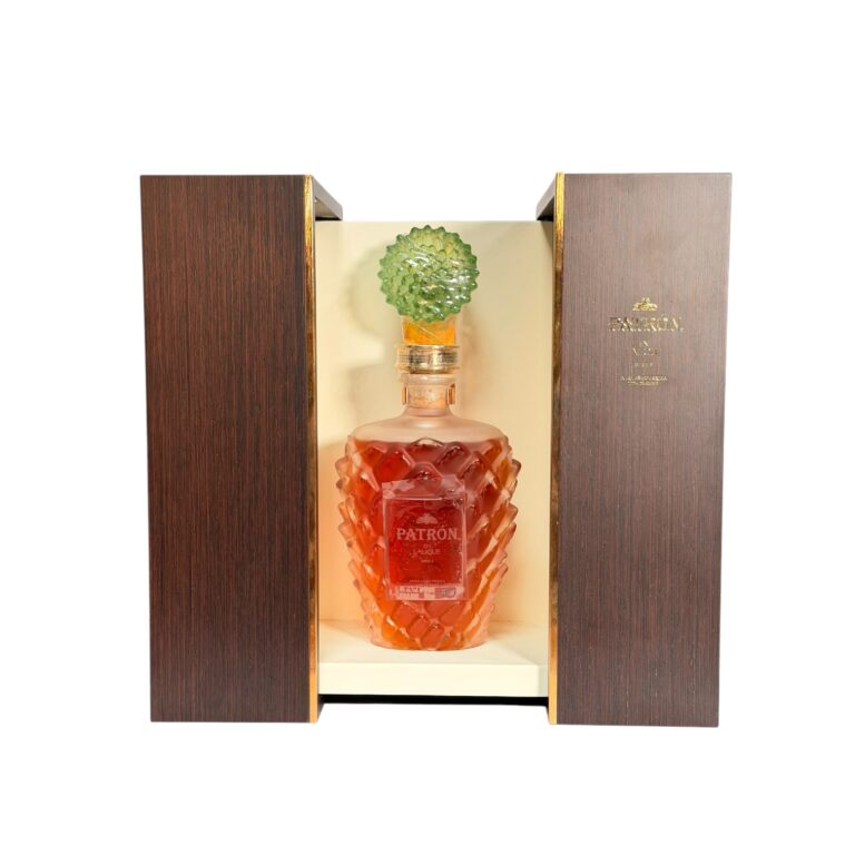 Patrón en Lalique Serie 3 Extra Añejo Tequila 750ml Lalique crystal decanter with display case